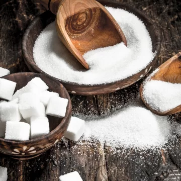 Granulated sugar and cube sugar in bowls standing side by side