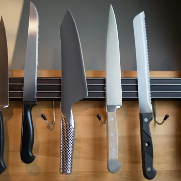 sharp knives arranged in rows