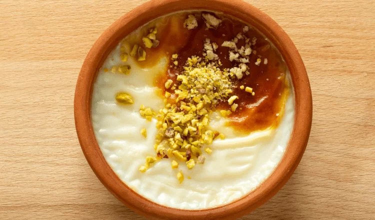 A bowl of pistachio sutlac dessert
